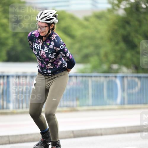 30.06.2024 - hella hamburg halbmarathon Dr. Thomas Lammeyer http://msf.ph/oto/6402887 30.06.2024 08:58:50 Kennedybrücke  meine-sportfotos.de
