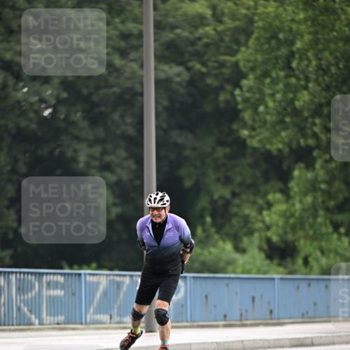 30.06.2024 - hella hamburg halbmarathon Dr. Thomas Lammeyer http://msf.ph/oto/6404520 30.06.2024 09:00:26 Kennedybrücke  meine-sportfotos.de