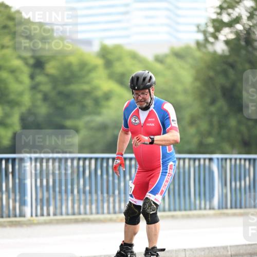 30.06.2024 - hella hamburg halbmarathon Dr. Thomas Lammeyer http://msf.ph/oto/6404769 30.06.2024 09:00:51 Kennedybrücke  meine-sportfotos.de
