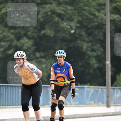 30.06.2024 - hella hamburg halbmarathon Dr. Thomas Lammeyer http://msf.ph/oto/6406675 30.06.2024 09:03:25 Kennedybrücke  meine-sportfotos.de