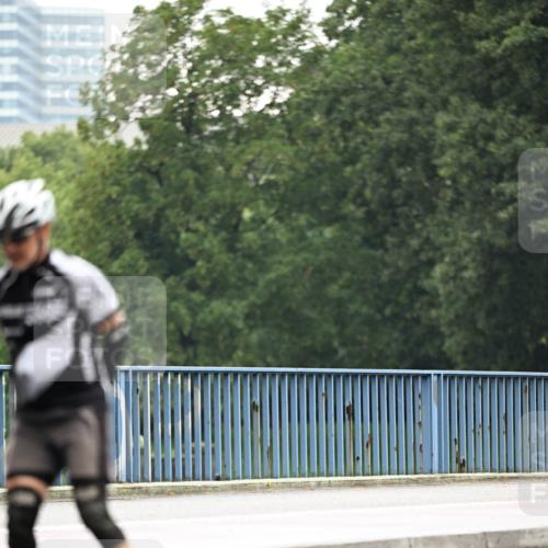30.06.2024 - hella hamburg halbmarathon Dr. Thomas Lammeyer http://msf.ph/oto/6406800 30.06.2024 09:03:27 Kennedybrücke  meine-sportfotos.de