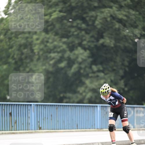 30.06.2024 - hella hamburg halbmarathon Dr. Thomas Lammeyer http://msf.ph/oto/6407661 30.06.2024 09:04:23 Kennedybrücke 37 meine-sportfotos.de