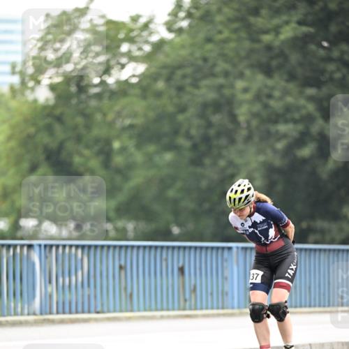 30.06.2024 - hella hamburg halbmarathon Dr. Thomas Lammeyer http://msf.ph/oto/6407718 30.06.2024 09:04:24 Kennedybrücke 37 meine-sportfotos.de