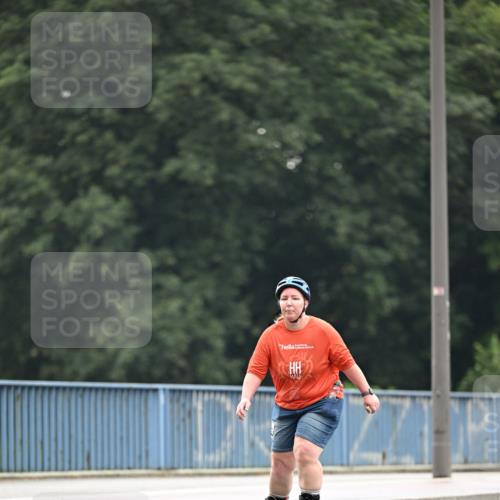 30.06.2024 - hella hamburg halbmarathon Dr. Thomas Lammeyer http://msf.ph/oto/6408166 30.06.2024 09:04:46 Kennedybrücke  meine-sportfotos.de