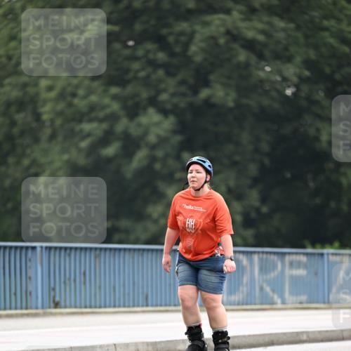 30.06.2024 - hella hamburg halbmarathon Dr. Thomas Lammeyer http://msf.ph/oto/6408224 30.06.2024 09:04:46 Kennedybrücke  meine-sportfotos.de
