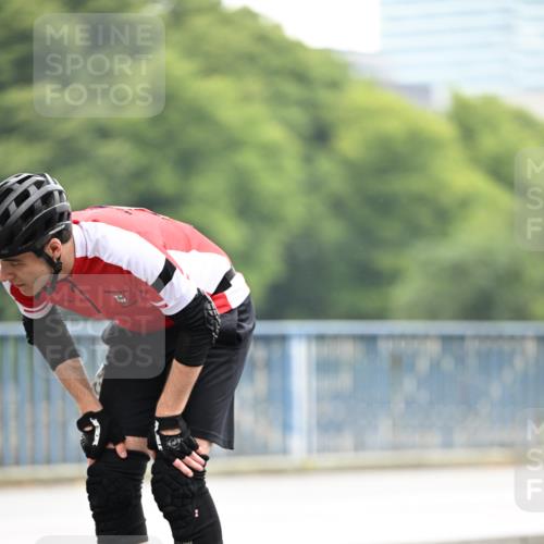30.06.2024 - hella hamburg halbmarathon Dr. Thomas Lammeyer http://msf.ph/oto/6408370 30.06.2024 09:04:49 Kennedybrücke  meine-sportfotos.de