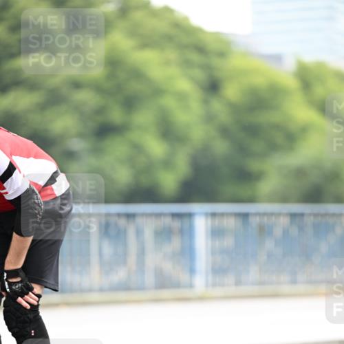 30.06.2024 - hella hamburg halbmarathon Dr. Thomas Lammeyer http://msf.ph/oto/6408393 30.06.2024 09:04:49 Kennedybrücke  meine-sportfotos.de