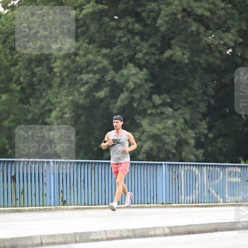 30.06.2024 - hella hamburg halbmarathon Dr. Thomas Lammeyer http://msf.ph/oto/6408415 30.06.2024 09:05:01 Kennedybrücke  meine-sportfotos.de