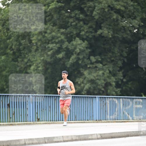 30.06.2024 - hella hamburg halbmarathon Dr. Thomas Lammeyer http://msf.ph/oto/6408433 30.06.2024 09:05:01 Kennedybrücke  meine-sportfotos.de
