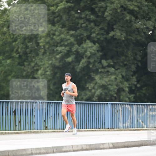 30.06.2024 - hella hamburg halbmarathon Dr. Thomas Lammeyer http://msf.ph/oto/6408450 30.06.2024 09:05:01 Kennedybrücke  meine-sportfotos.de