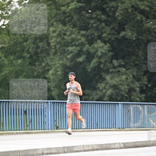 30.06.2024 - hella hamburg halbmarathon Dr. Thomas Lammeyer http://msf.ph/oto/6408466 30.06.2024 09:05:02 Kennedybrücke  meine-sportfotos.de