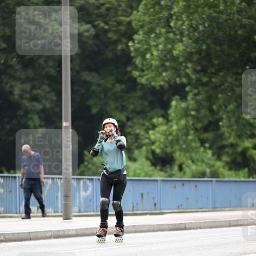 30.06.2024 - hella hamburg halbmarathon Dr. Thomas Lammeyer http://msf.ph/oto/6409597 30.06.2024 09:05:42 Kennedybrücke  meine-sportfotos.de