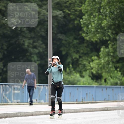 30.06.2024 - hella hamburg halbmarathon Dr. Thomas Lammeyer http://msf.ph/oto/6409630 30.06.2024 09:05:42 Kennedybrücke 6000 meine-sportfotos.de