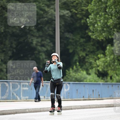30.06.2024 - hella hamburg halbmarathon Dr. Thomas Lammeyer http://msf.ph/oto/6409654 30.06.2024 09:05:43 Kennedybrücke  meine-sportfotos.de