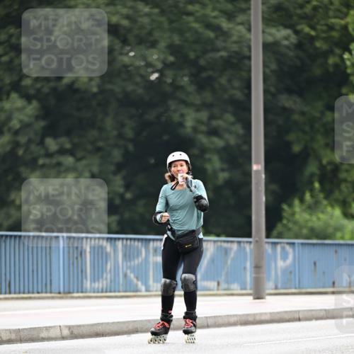 30.06.2024 - hella hamburg halbmarathon Dr. Thomas Lammeyer http://msf.ph/oto/6409714 30.06.2024 09:05:43 Kennedybrücke  meine-sportfotos.de