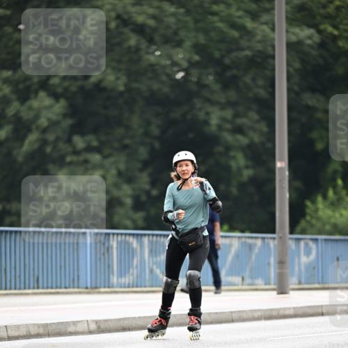 30.06.2024 - hella hamburg halbmarathon Dr. Thomas Lammeyer http://msf.ph/oto/6409736 30.06.2024 09:05:43 Kennedybrücke 6000 meine-sportfotos.de