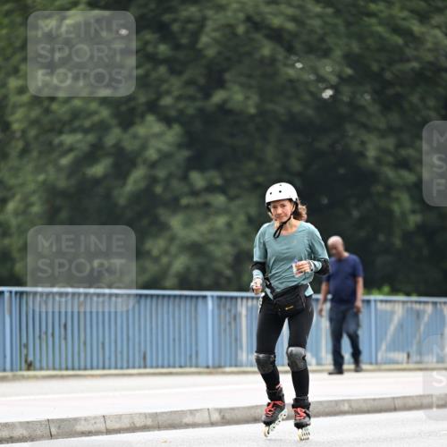 30.06.2024 - hella hamburg halbmarathon Dr. Thomas Lammeyer http://msf.ph/oto/6409779 30.06.2024 09:05:43 Kennedybrücke  meine-sportfotos.de