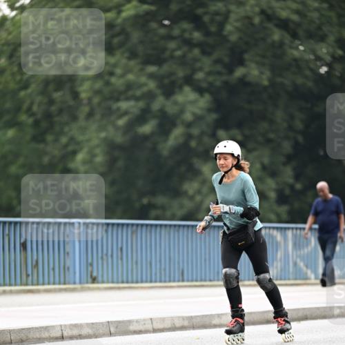 30.06.2024 - hella hamburg halbmarathon Dr. Thomas Lammeyer http://msf.ph/oto/6409823 30.06.2024 09:05:44 Kennedybrücke  meine-sportfotos.de