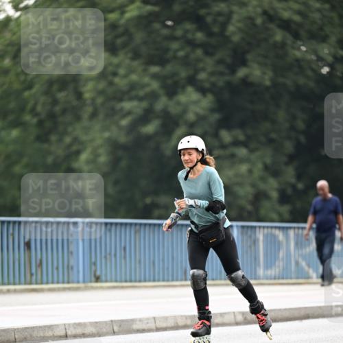 30.06.2024 - hella hamburg halbmarathon Dr. Thomas Lammeyer http://msf.ph/oto/6409842 30.06.2024 09:05:44 Kennedybrücke  meine-sportfotos.de