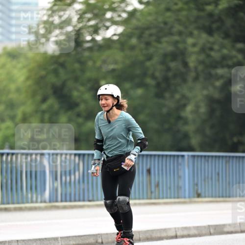 30.06.2024 - hella hamburg halbmarathon Dr. Thomas Lammeyer http://msf.ph/oto/6409979 30.06.2024 09:05:45 Kennedybrücke  meine-sportfotos.de