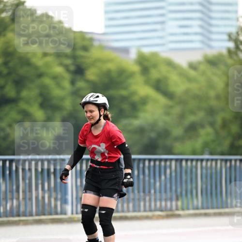 30.06.2024 - hella hamburg halbmarathon Dr. Thomas Lammeyer http://msf.ph/oto/6410277 30.06.2024 09:05:50 Kennedybrücke  meine-sportfotos.de
