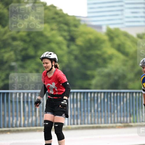 30.06.2024 - hella hamburg halbmarathon Dr. Thomas Lammeyer http://msf.ph/oto/6410299 30.06.2024 09:05:50 Kennedybrücke  meine-sportfotos.de