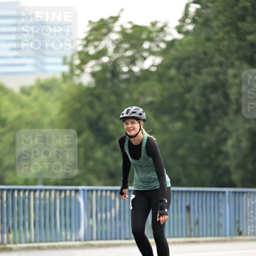30.06.2024 - hella hamburg halbmarathon Dr. Thomas Lammeyer http://msf.ph/oto/6410496 30.06.2024 09:06:06 Kennedybrücke  meine-sportfotos.de