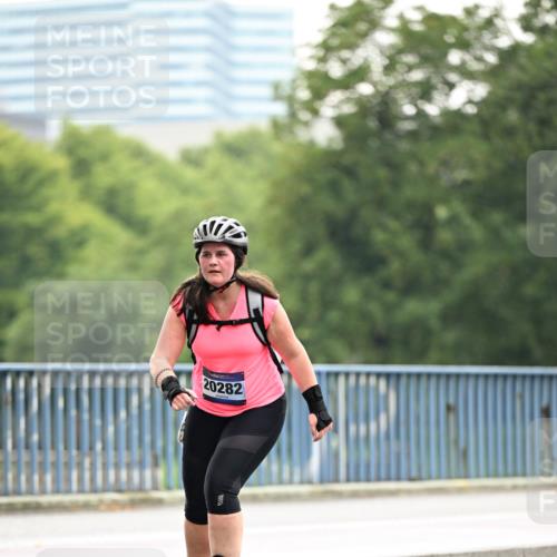 30.06.2024 - hella hamburg halbmarathon Dr. Thomas Lammeyer http://msf.ph/oto/6410701 30.06.2024 09:06:10 Kennedybrücke 20282 meine-sportfotos.de