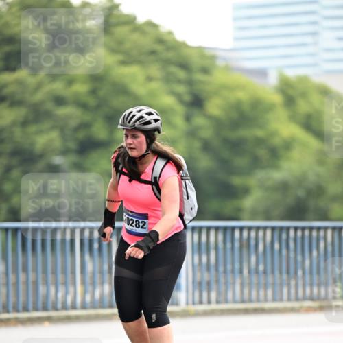 30.06.2024 - hella hamburg halbmarathon Dr. Thomas Lammeyer http://msf.ph/oto/6410793 30.06.2024 09:06:10 Kennedybrücke 20282 meine-sportfotos.de