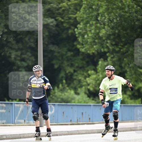 30.06.2024 - hella hamburg halbmarathon Dr. Thomas Lammeyer http://msf.ph/oto/6411071 30.06.2024 09:06:24 Kennedybrücke 8, 20198 meine-sportfotos.de