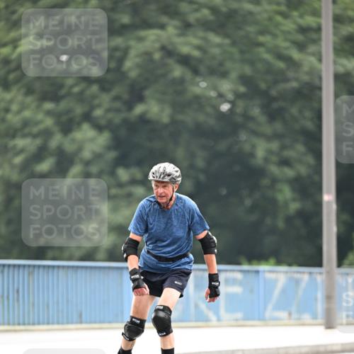 30.06.2024 - hella hamburg halbmarathon Dr. Thomas Lammeyer http://msf.ph/oto/6413684 30.06.2024 09:07:34 Kennedybrücke  meine-sportfotos.de