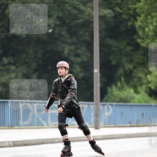 30.06.2024 - hella hamburg halbmarathon Dr. Thomas Lammeyer http://msf.ph/oto/6414409 30.06.2024 09:07:53 Kennedybrücke  meine-sportfotos.de