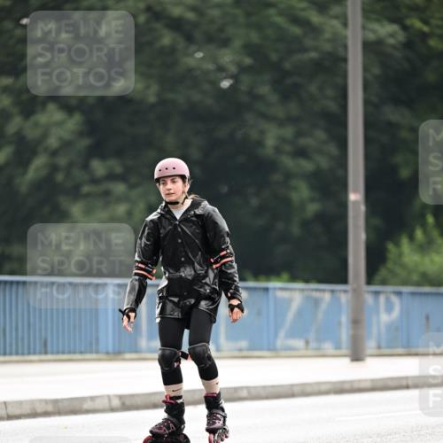 30.06.2024 - hella hamburg halbmarathon Dr. Thomas Lammeyer http://msf.ph/oto/6414482 30.06.2024 09:07:54 Kennedybrücke  meine-sportfotos.de