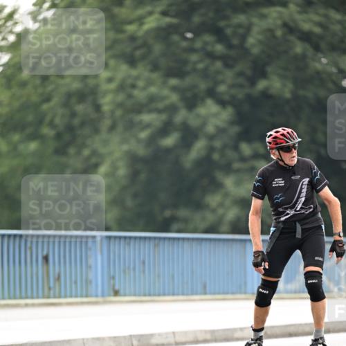 30.06.2024 - hella hamburg halbmarathon Dr. Thomas Lammeyer http://msf.ph/oto/6415602 30.06.2024 09:08:12 Kennedybrücke  meine-sportfotos.de
