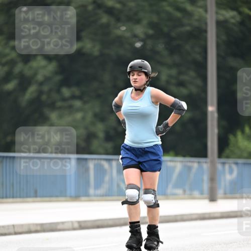 30.06.2024 - hella hamburg halbmarathon Dr. Thomas Lammeyer http://msf.ph/oto/6416105 30.06.2024 09:08:18 Kennedybrücke  meine-sportfotos.de