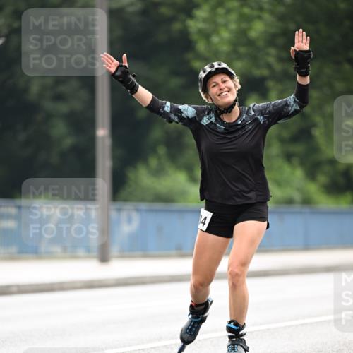 30.06.2024 - hella hamburg halbmarathon Dr. Thomas Lammeyer http://msf.ph/oto/6416953 30.06.2024 09:08:38 Kennedybrücke 84 meine-sportfotos.de