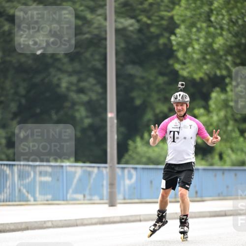 30.06.2024 - hella hamburg halbmarathon Dr. Thomas Lammeyer http://msf.ph/oto/6419196 30.06.2024 09:10:00 Kennedybrücke  meine-sportfotos.de