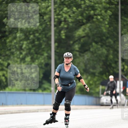 30.06.2024 - hella hamburg halbmarathon Dr. Thomas Lammeyer http://msf.ph/oto/6419608 30.06.2024 09:11:15 Kennedybrücke  meine-sportfotos.de