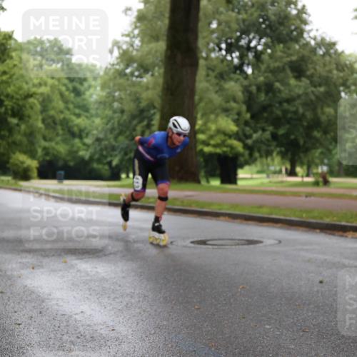 30.06.2024 - hella hamburg halbmarathon H.Heesch http://msf.ph/oto/6435687 30.06.2024 09:08:17 Zwischen KM18-KM19  meine-sportfotos.de
