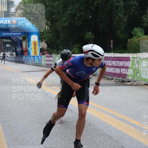 30.06.2024 - hella hamburg halbmarathon Lena Gebhardt http://msf.ph/oto/6609514 30.06.2024 09:10:43 Ziel 20006, 20344, 20424, 20436, 20439, 20454 meine-sportfotos.de
