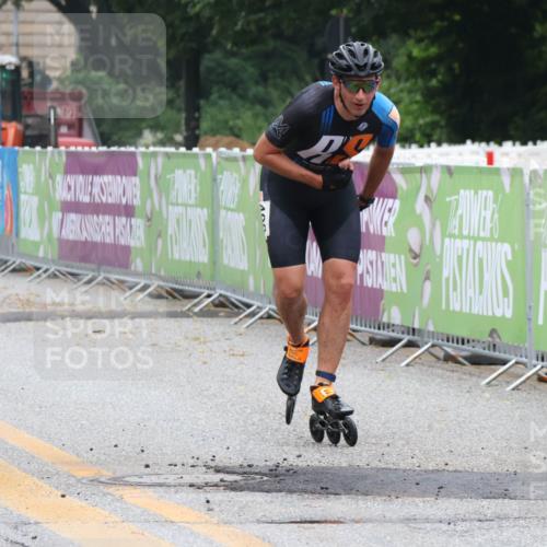 30.06.2024 - hella hamburg halbmarathon Lena Gebhardt http://msf.ph/oto/6609622 30.06.2024 09:10:54 Ziel  meine-sportfotos.de