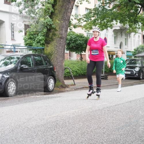 30.06.2024 - hella hamburg halbmarathon KatJ http://msf.ph/oto/6622945 30.06.2024 09:10:36 Laufen KM 15 65, 20068, 103 meine-sportfotos.de