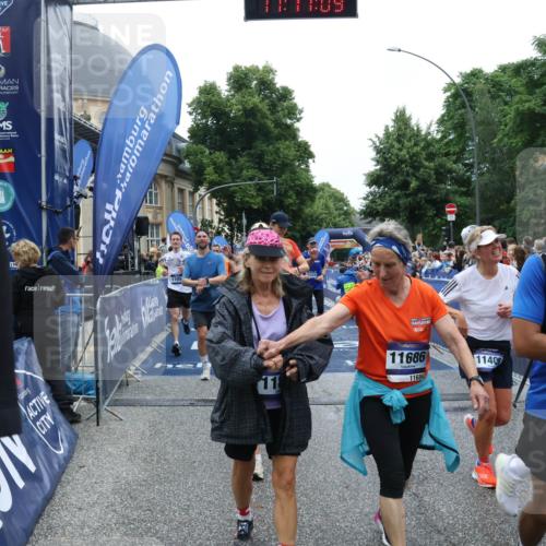 30.06.2024 - hella hamburg halbmarathon Lena Gebhardt http://msf.ph/oto/6676293 30.06.2024 11:11:08 Ziel 1181, 1225, 1335, 1687, 2457, 2607, 3250, 4517, 5005, 5243, 5735, 6002, 6059, 6158, 6354, 6887, 7085, 7088, 7284, 7806, 8780, 8842, 8961, 9076, 9619, 9630, 9869, 9943, 10089, 10878, 11054, 11343, 11405, 11585, 12223, 12389, 13466 meine-sportfotos.de