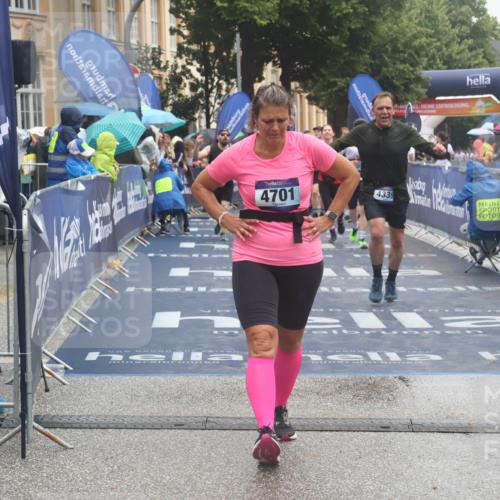 30.06.2024 - hella hamburg halbmarathon Lena Gebhardt http://msf.ph/oto/6676295 30.06.2024 12:24:01 Ziel 3643, 4339, 4701, 4702, 5516, 5517, 5525, 5526, 8432 meine-sportfotos.de