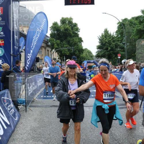 30.06.2024 - hella hamburg halbmarathon Lena Gebhardt http://msf.ph/oto/6676297 30.06.2024 11:11:08 Ziel 1181, 1225, 1335, 1687, 2457, 2607, 3250, 4517, 5005, 5243, 5735, 6002, 6059, 6158, 6354, 6887, 7085, 7088, 7284, 7806, 8780, 8842, 8961, 9076, 9619, 9630, 9869, 9943, 10089, 10878, 11054, 11343, 11405, 11585, 12223, 12389, 13466 meine-sportfotos.de