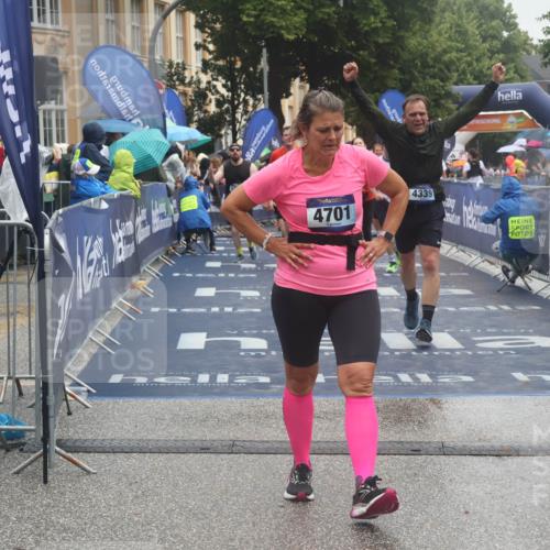 30.06.2024 - hella hamburg halbmarathon Lena Gebhardt http://msf.ph/oto/6676299 30.06.2024 12:24:01 Ziel 3643, 4339, 4701, 4702, 5516, 5517, 5525, 5526, 8432 meine-sportfotos.de
