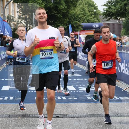 30.06.2024 - hella hamburg halbmarathon Lena Gebhardt http://msf.ph/oto/6676300 30.06.2024 10:40:08 Ziel 717, 1421, 1602, 2752, 3461, 4295, 4580, 7137, 7402, 7593, 8087, 8933, 9743, 10131, 10216, 10693, 10973, 12203, 12213, 12329 meine-sportfotos.de
