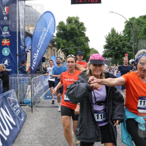 30.06.2024 - hella hamburg halbmarathon Lena Gebhardt http://msf.ph/oto/6676305 30.06.2024 11:11:08 Ziel 1181, 1225, 1335, 1687, 2457, 2607, 3250, 4517, 5005, 5243, 5735, 6002, 6059, 6158, 6354, 6887, 7085, 7088, 7284, 7806, 8780, 8842, 8961, 9076, 9619, 9630, 9869, 9943, 10089, 10878, 11054, 11343, 11405, 11585, 12223, 12389, 13466 meine-sportfotos.de