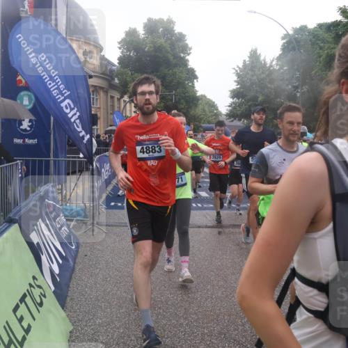 30.06.2024 - hella hamburg halbmarathon Lena Gebhardt http://msf.ph/oto/6676306 30.06.2024 11:44:49 Ziel 771, 796, 1314, 2039, 2884, 2929, 3664, 3665, 4212, 4298, 4883, 5723, 5838, 6168, 6341, 6503, 6771, 7203, 7486, 7687, 7688, 8254, 8373, 8420, 8549, 9128, 9136, 9526, 9542, 9913, 10832, 11327, 11652, 11666, 11775, 11828, 11835, 12092 meine-sportfotos.de