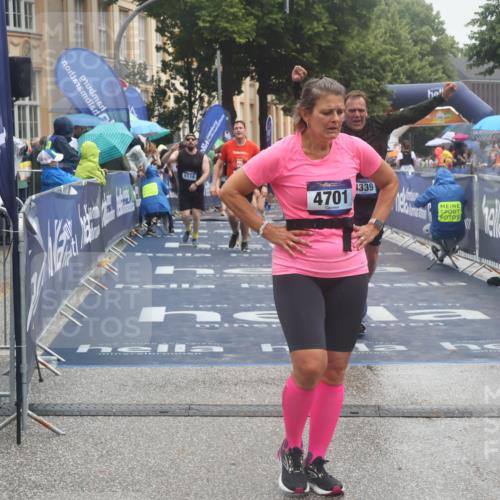 30.06.2024 - hella hamburg halbmarathon Lena Gebhardt http://msf.ph/oto/6676311 30.06.2024 12:24:02 Ziel 3643, 4339, 4701, 4702, 5516, 5517, 8432 meine-sportfotos.de